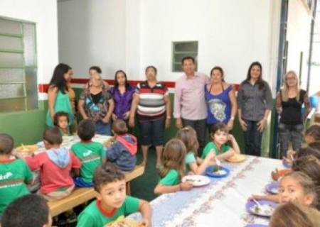 Edinho Takazono vistoria reforma do prédio de Escola e Creche