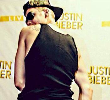 Nádegas a declarar, Justin Bieber posta foto mostrando o bumbum