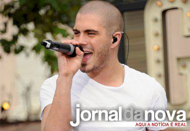 Paletó do vocalista da banda The Wanted pega fogo em show