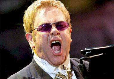 Elton John diz que ''participantes de reality-shows deveriam morrer''