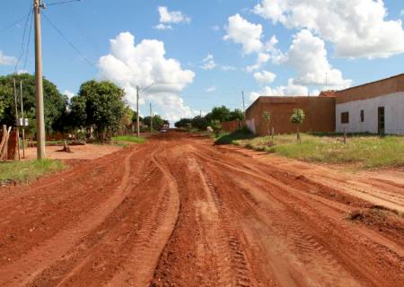 Prefeitura de Nova Andradina realiza manutenção em ruas de Nova Casa Verde