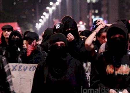 Black bloc promete radicalizar em protestos da Copa