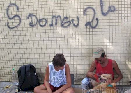 Morador de rua em SP recusa R$ 2 mil por cão