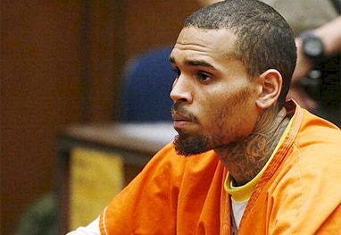 Após 108 dias em cana, Chris Brown deixa a prisão