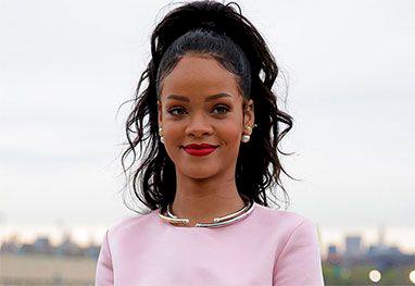 Rihanna quer comprar time de futebol inglês