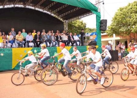 Vereadores acompanham desfile cívico em Casa Verde