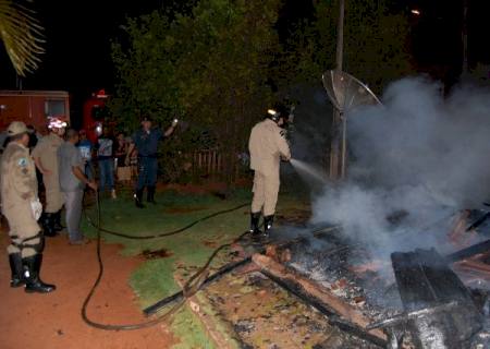 Incêndio destrói casa em Angélica