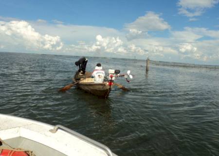 Pescadores são autuados por praticarem pesca sem licença