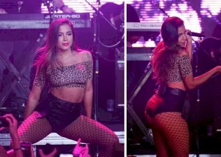 Anitta dança até o chão com hot pants