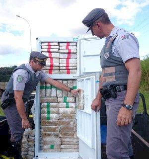 Polícia apreende geladeira cheia de maconha no interior de SP