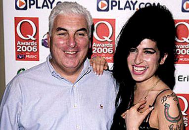 Pai de Amy Winehouse quer fazer seu próprio documentário