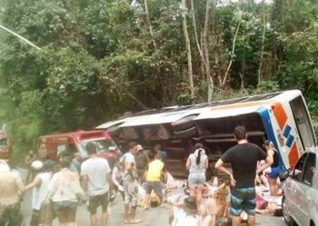 Acidente de ônibus deixa 15 mortos em Paraty