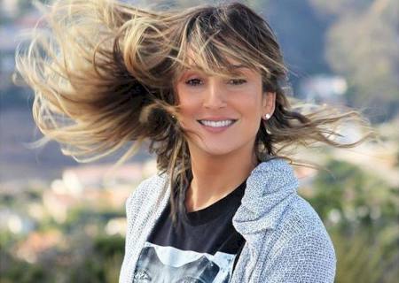 Claudia Leitte fala da carreira e ri das críticas sobre novo visual: ''Dito moda''