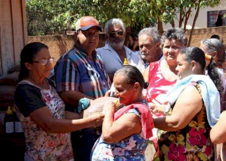 Prefeitura de Anaurilândia distribui feijão e mel para famílias do Quebracho