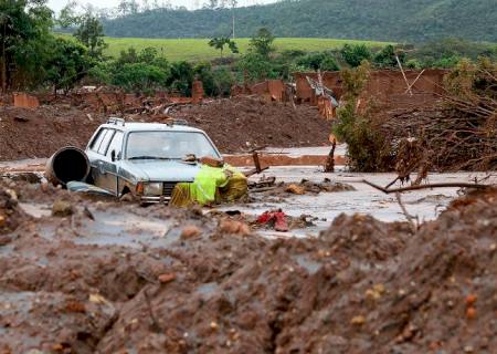 Lama vista em Abrolhos pode ser da barragem de Mariana, diz Ibama