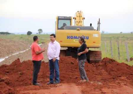 Prefeitura de Anaurilândia recupera estradas vicinais em todo o município