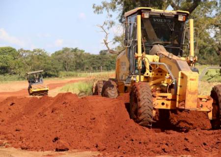 Prefeitura de Anaurilândia realiza a manutenção na estrada Nilo Correia