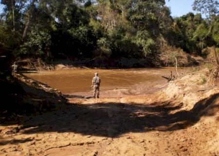 Proprietária rural é autuada por construir estrada degradando matas ciliares