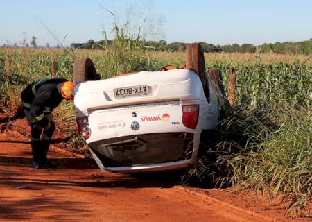 Em Nova Andradina veículo capota e motorista sai ileso