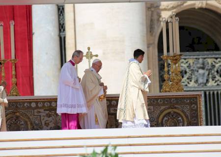 Madre Teresa de Calcutá é canonizada em missa celebrada pelo papa Francisco