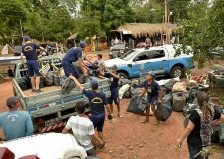 800 kg de lixo foram retirados do rio Miranda