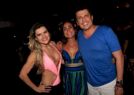 Mirella Santos rouba a cena com body de decote ousado