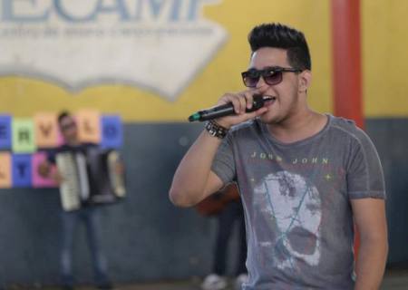 Revelação do ano no sertanejo universitário, Dudu Lino lança DVD nesta quarta na Capital