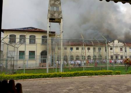 Detentos fogem após rebelião em penitenciária de Bauru