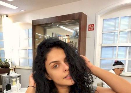 Paloma Bernardi cuida do cabelo antes do Carnaval