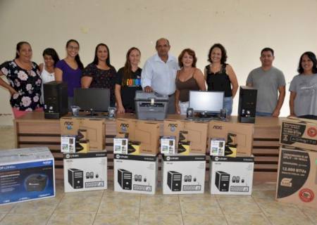 Prefeito e CMAS entrega equipamentos para assistência social em Taquarussu