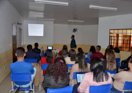 Taquarussu discute indisciplina na escola