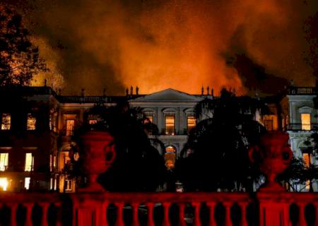 Incêndio destruiu acervo único sobre história africana, diz curadora