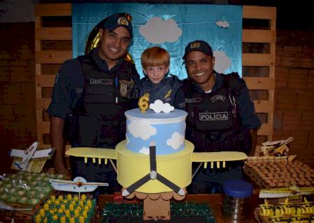 PM realiza sonho de menino e comparece em festa de aniversário