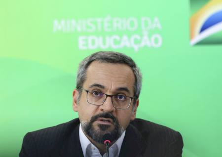 Ministro diz que Enem terá como foco conhecimentos objetivos