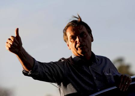 Bolsonaro diz que sancionará projeto que amplia posse de arma no campo