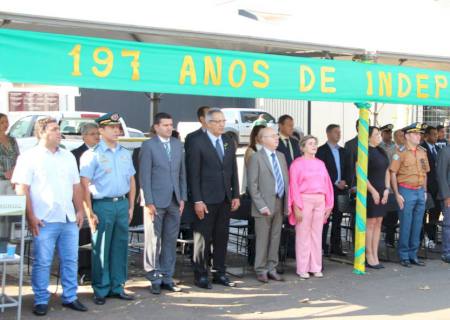 Câmara de Nova Andradina prestigia desfile cívico