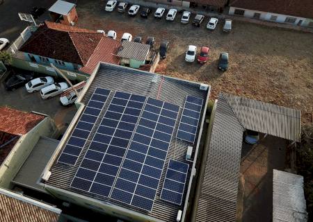 Empresários que instalaram placas fotovoltaicas criticam proposta da Aneel de taxar energia solar