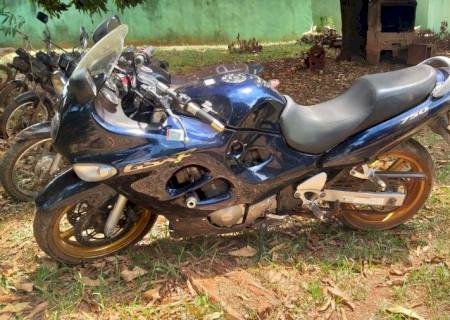 Moto tomada de assalto é encontrada pela Polícia Militar em Angélica