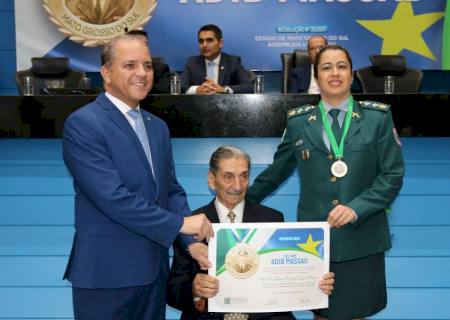 Valorizando a força feminina dentro da segurança pública, Coronel David homenageia ex-integrante do DOF