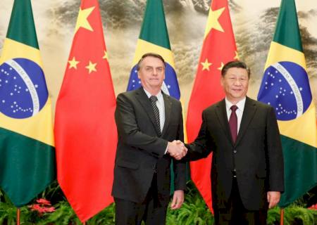 Bolsonaro se encontra com presidente chinês para assinatura de acordos