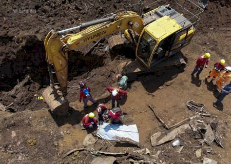 Bombeiros encontram mais um corpo de vítima da tragédia em Brumadinho