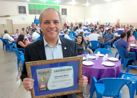 Coronel David recebe o prêmio de deputado mais atuante do Coophavilla e região