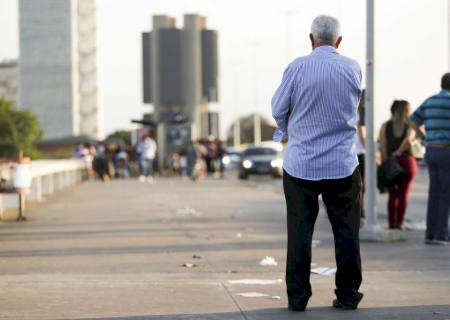 Expectativa de vida no Brasil sobe para 76,3 anos