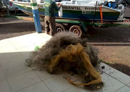 Polícia Ambiental apreende 400 metros de redes no rio Paraná