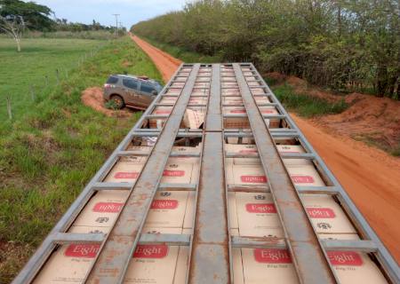 DOF apreende caminhão abandonado e carregado com cigarros em Itaquiraí