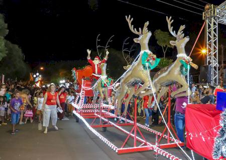 Clima de Natal invade a cidade de Nova Andradina neste sábado (30)