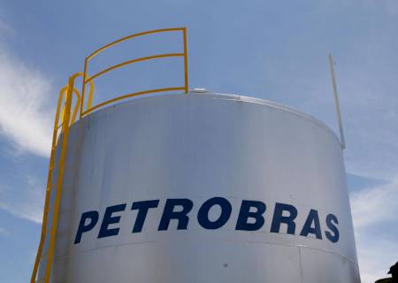 Petrobras reajusta preço da gasolina em 4% nas refinarias