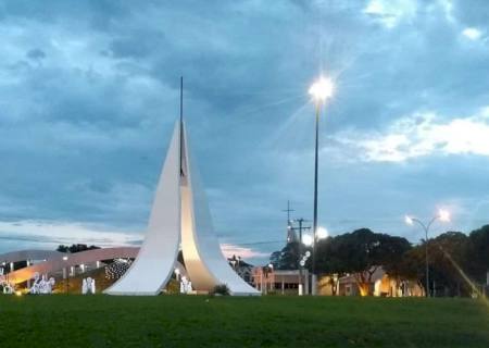 Quarta-feira de céu encoberto e pancadas de chuva