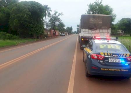 PRF intercepta em Rio Brilhante carreta com cigarros que seguia para Goiás