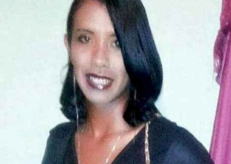 Travesti é assassinada a facadas em lanchonete de Deodápolis